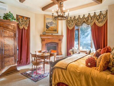 Luxury and One Block From Little Nell Hotel Sleeps 12